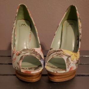 Madison by Shoe Dazzle Floral Pumps